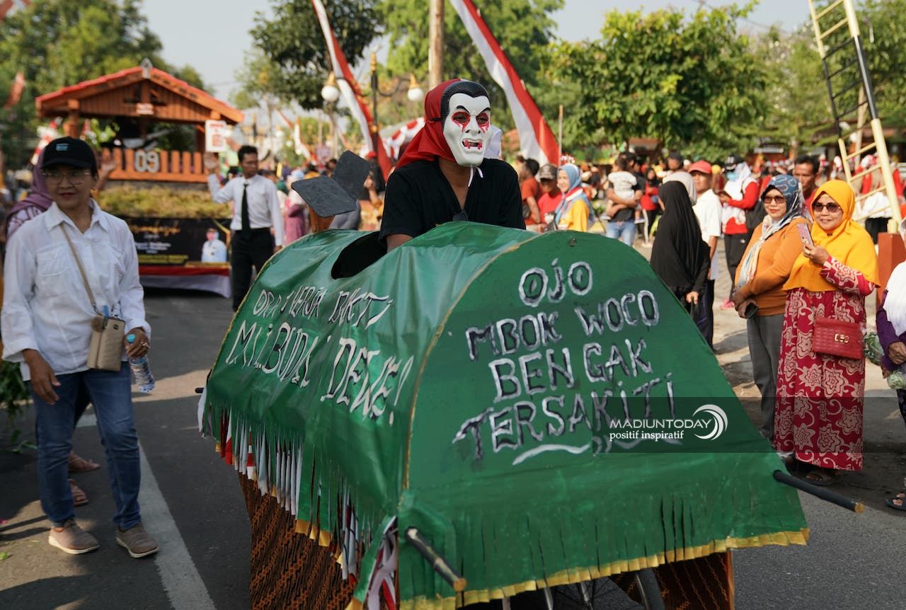 Foto utama berita: Peserta Tampil Totalitas, Karnaval Jadi Berkelas