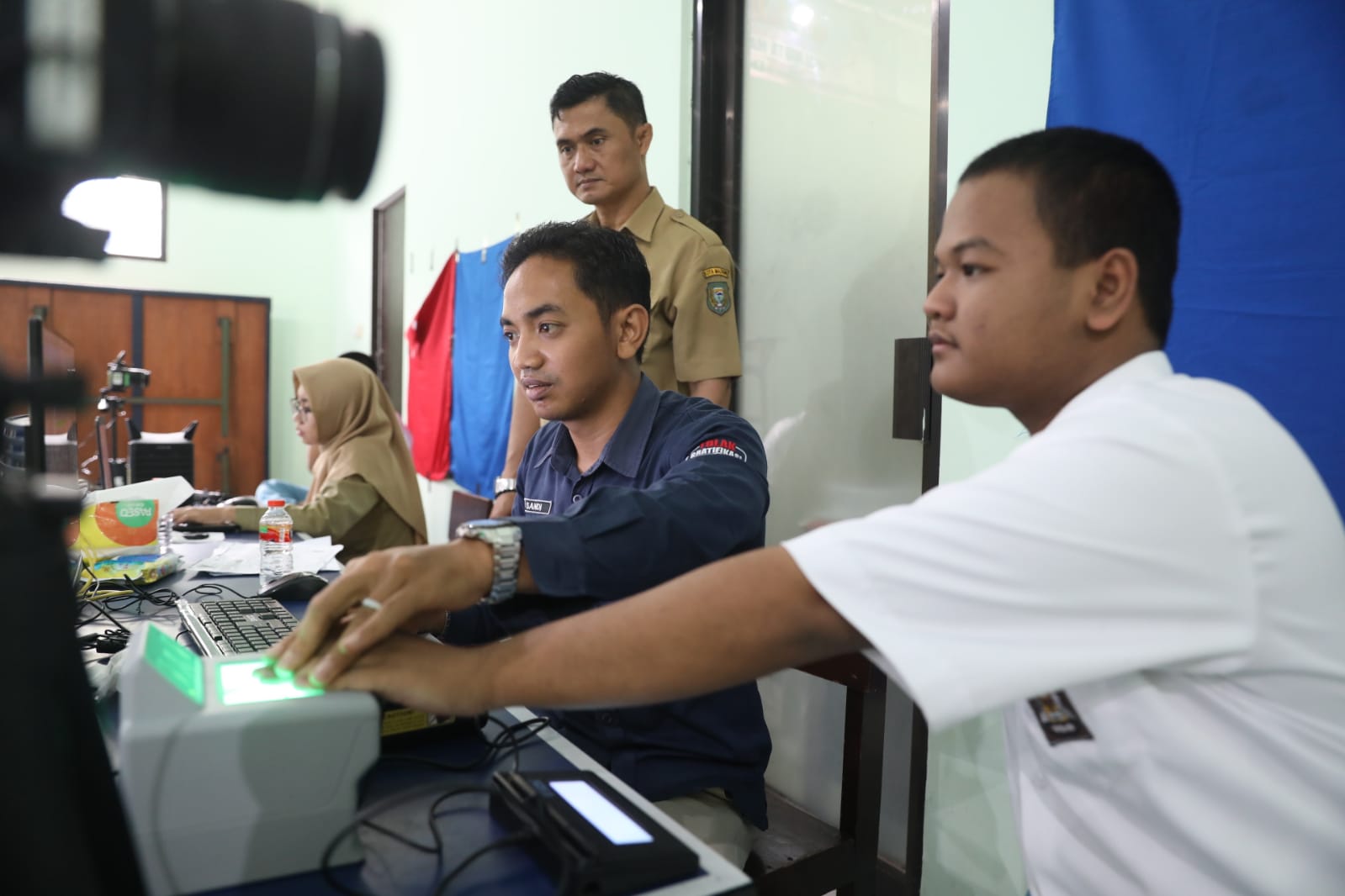 Foto 2 dari 2: Mulai 1 Agustus, Dispendukcapil Lakukan Jemput Bola Rekam E-KTP 1.969 Pemilih Pemula