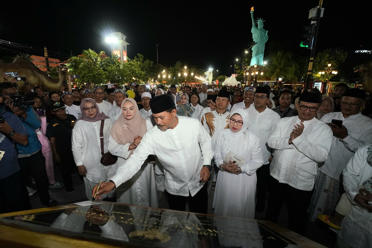 Foto 2 dari 11: Resmikan Ikon Dunia di Kawasan PSC dan PRC, Wali Kota Harap Jadi Magnet Baru Wisatawan
