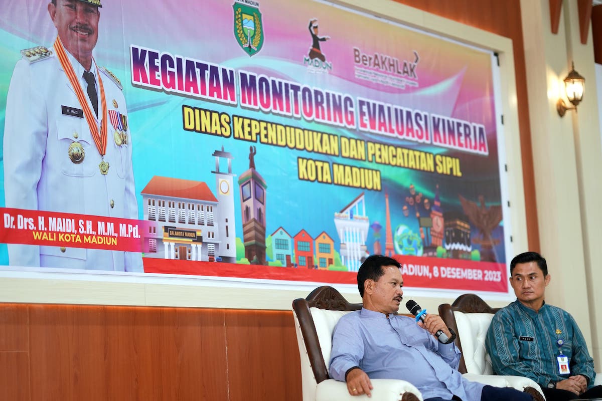 Foto 4 dari 9: Hadiri Kegiatan Monev Kinerja di Dispendukcapil, Wali Kota Harap Pelayanan Optimal