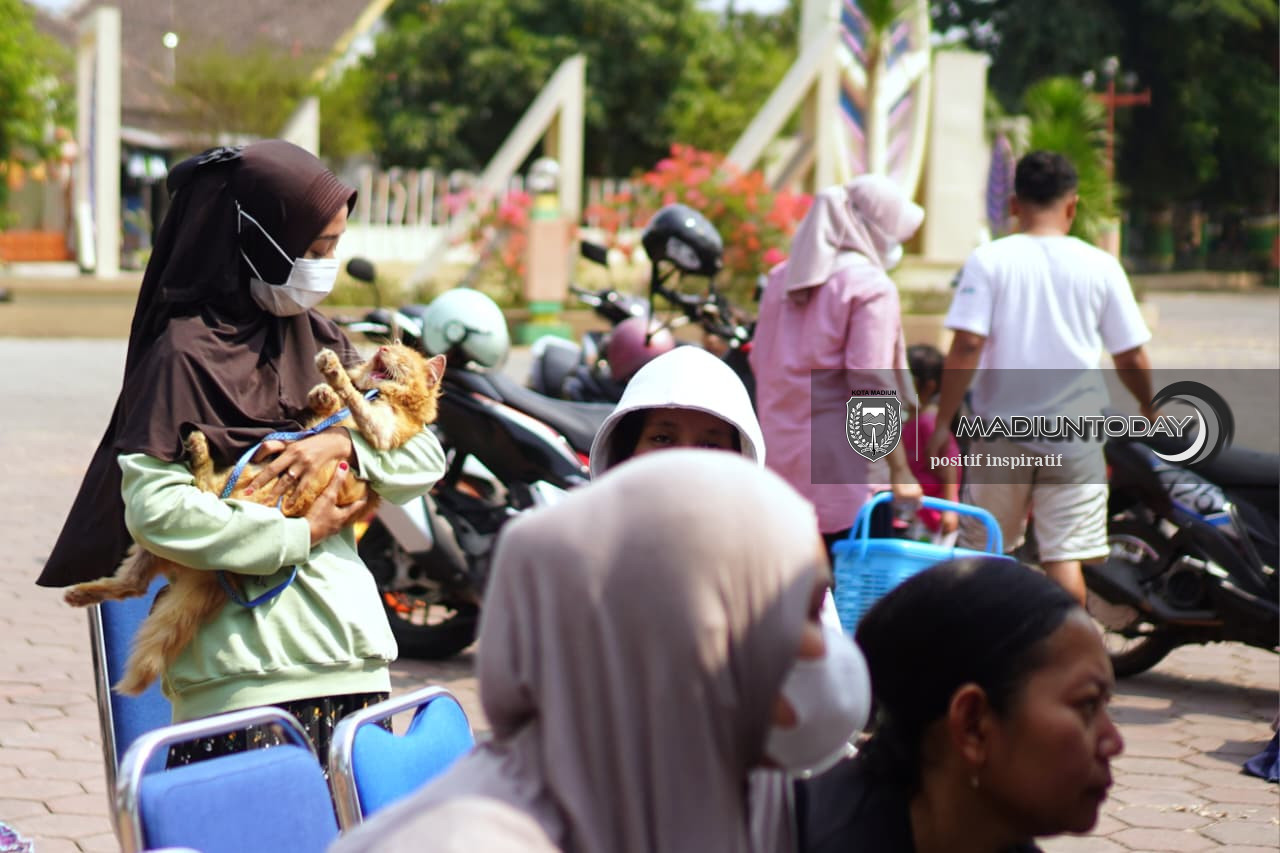 Foto 10 dari 19: Bukan Cuma yang Sakit, 100 Hewan Peliharaan Diperiksa Gratis di RTH Kanigoro