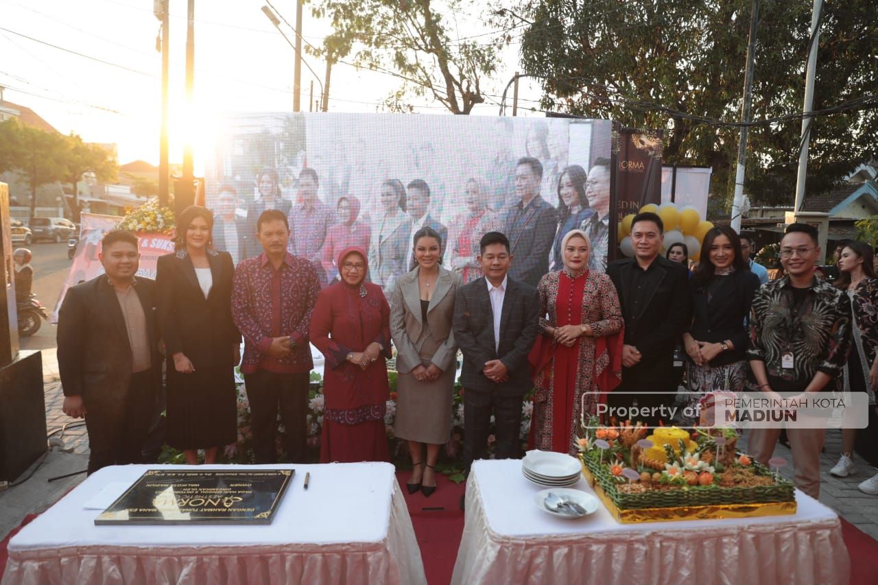 Foto 9 dari 14: Hadiri Pembukaan Klinik Estetika, Wali Kota Harap Bisa Jadi Daya Tarik Kota Pendekar