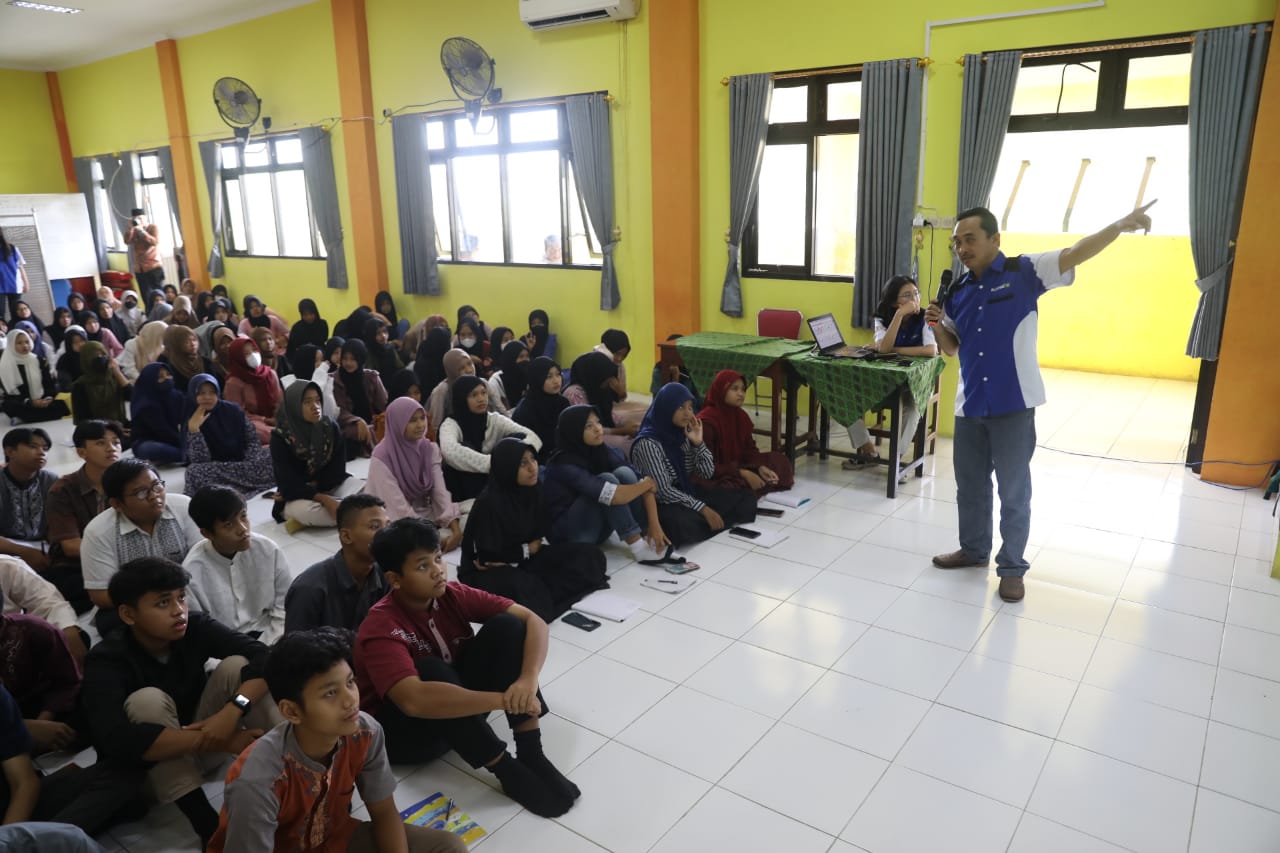 Foto 4 dari 7: Tak Sekedar Literasi Digital, Sinebar Juga Jadi Sarana Survei Pengaruh Gadget Pada Anak