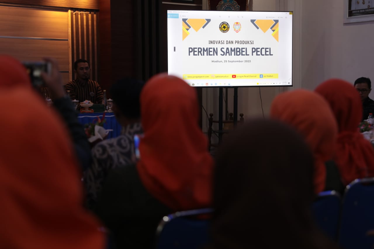 Foto 2 dari 13: Hadiri Pelatihan Produksi Permen Pecel, Wali Kota: Inovasi Baru Seperti Ini Harus Terus Dimunculkan