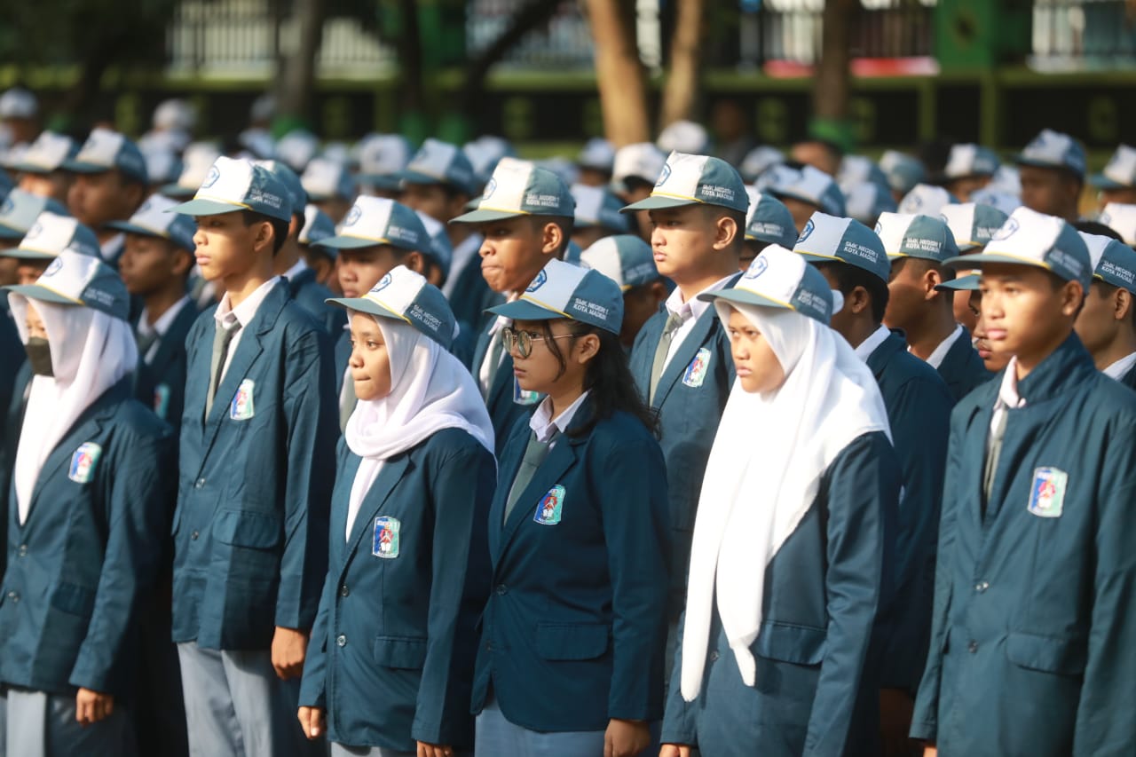 Foto 5 dari 13: Jadi Pembina Upacara Di SMKN 1, Wali Kota Pesan Murid Patuhi Guru Agar Prestasi Terus Melaju