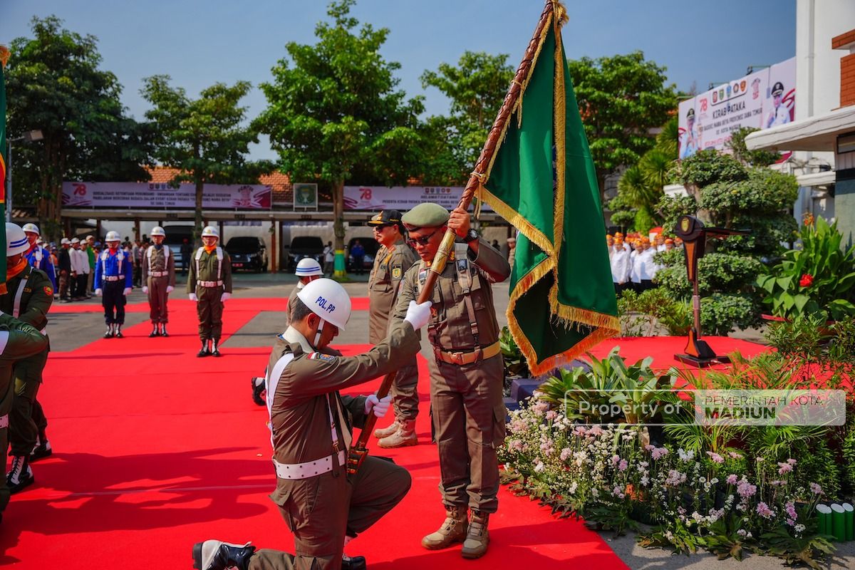 Foto 2 dari 9: Kirab Pataka Jer Basuki Mawa Beya Sampai di Kota Madiun, Langsung Diberangkat ke Daerah Selanjutnya