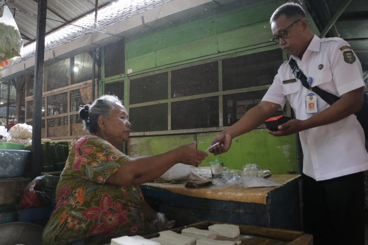 Foto 7 dari 9: E-Retribusi Sudah Berlaku di 17 Pasar Tradisional di Kota Pendekar