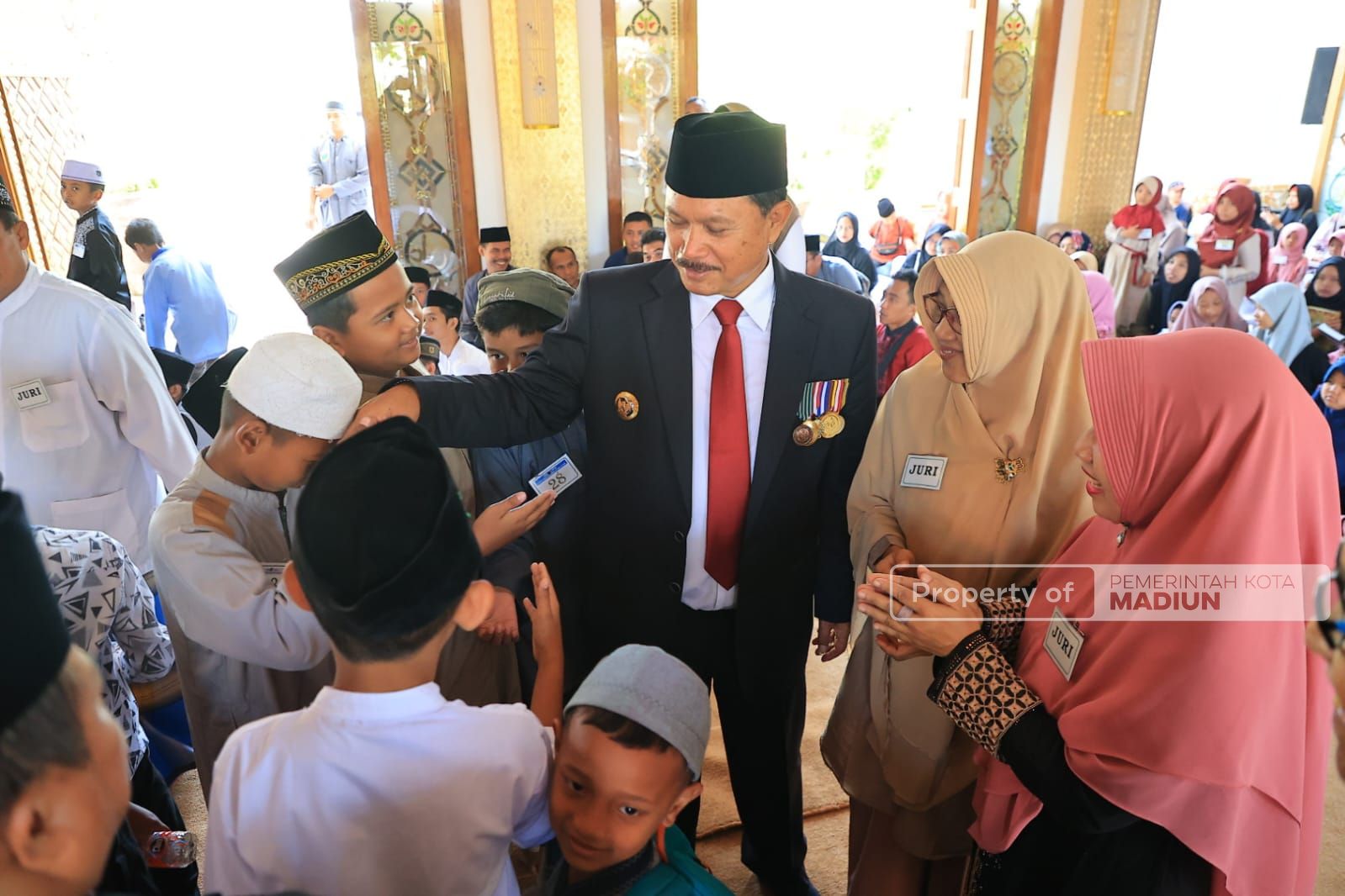 Foto 3 dari 6: Buka Lomba MTQ Nambangan Lor, Wali Kota Harap Jadi Upaya Tingkatkan Iman Dan Prestasi Anak