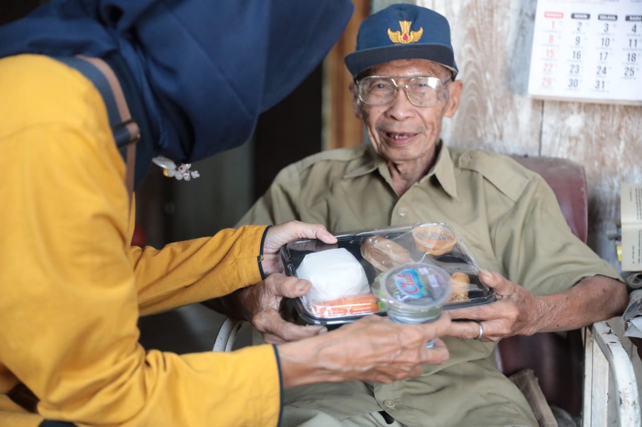 Program Berlanjut, Permakanan Lansia Tunggal Bantu Warga Penuhi Kebutuhan Gizi Harian