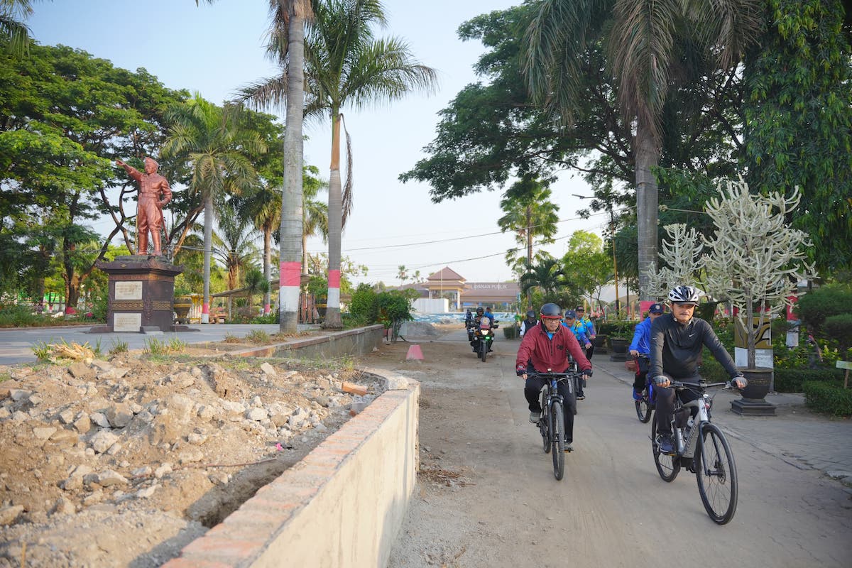 Foto 7 dari 8: Gowes Pagi Cek Pembangunan, Wali Kota Pastikan Semua Sesuai Target
