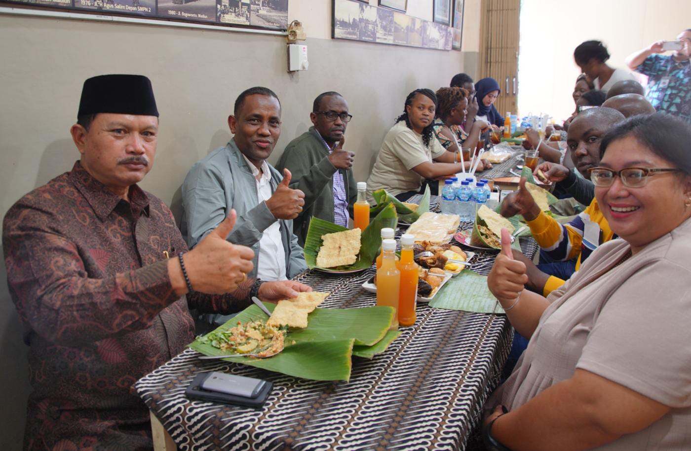 Foto 1 dari 7: Cicipi Pecel dan Dapat Sambutan Hangat Pelajar, Delegasi Kenya Langsung Terkesan dengan Kota Pendekar