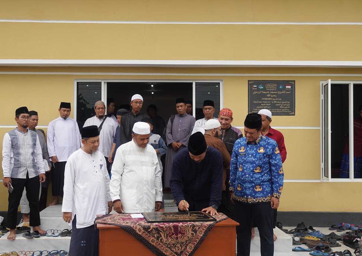 Foto 5 dari 9: Safari Salat Jumat di Wilayah Taman, Wali Kota Maidi Sekaligus Resmikan Masjid Khadija Al Zarouni