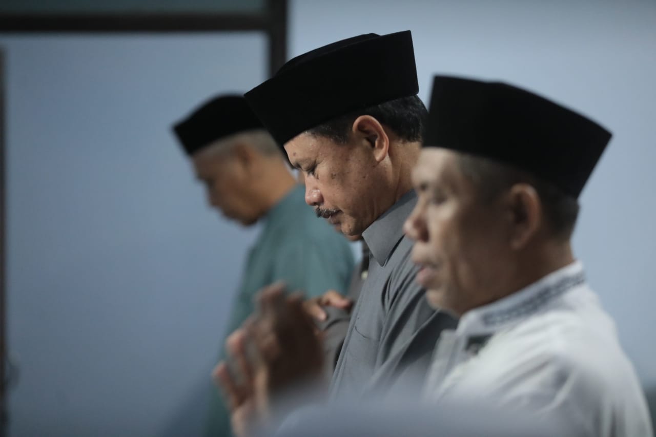 Foto 5 dari 12: Shalat Isya Berjamaah Di Darul Muttaqien, Wali Kota Sampaikan Oleh-oleh Dari Negeri Kincir Angin