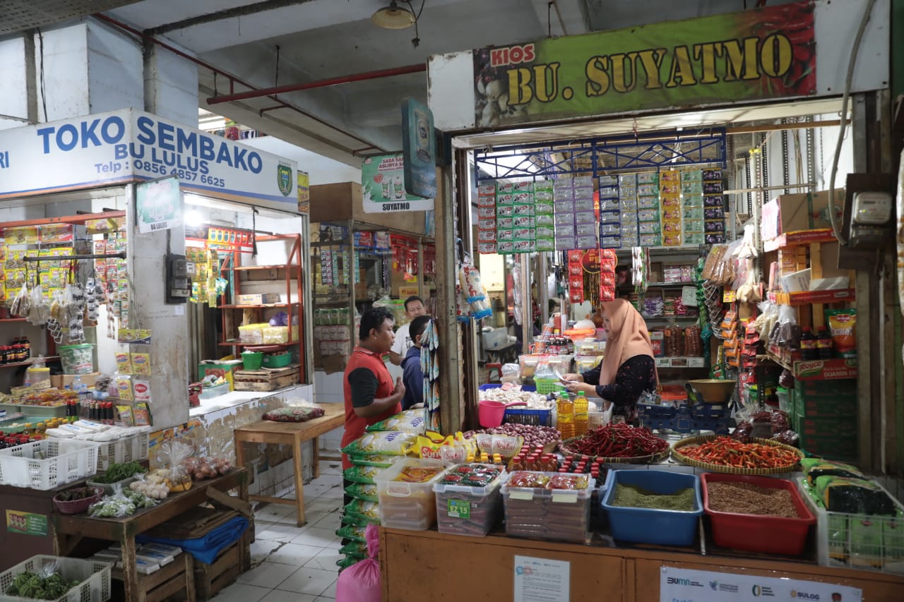 Foto 4 dari 7: Jawab Keluhan Pedagang Pasar Tradisional, Wali Kota Beri Diskon Sewa Kios 60 Persen Tahun Ini