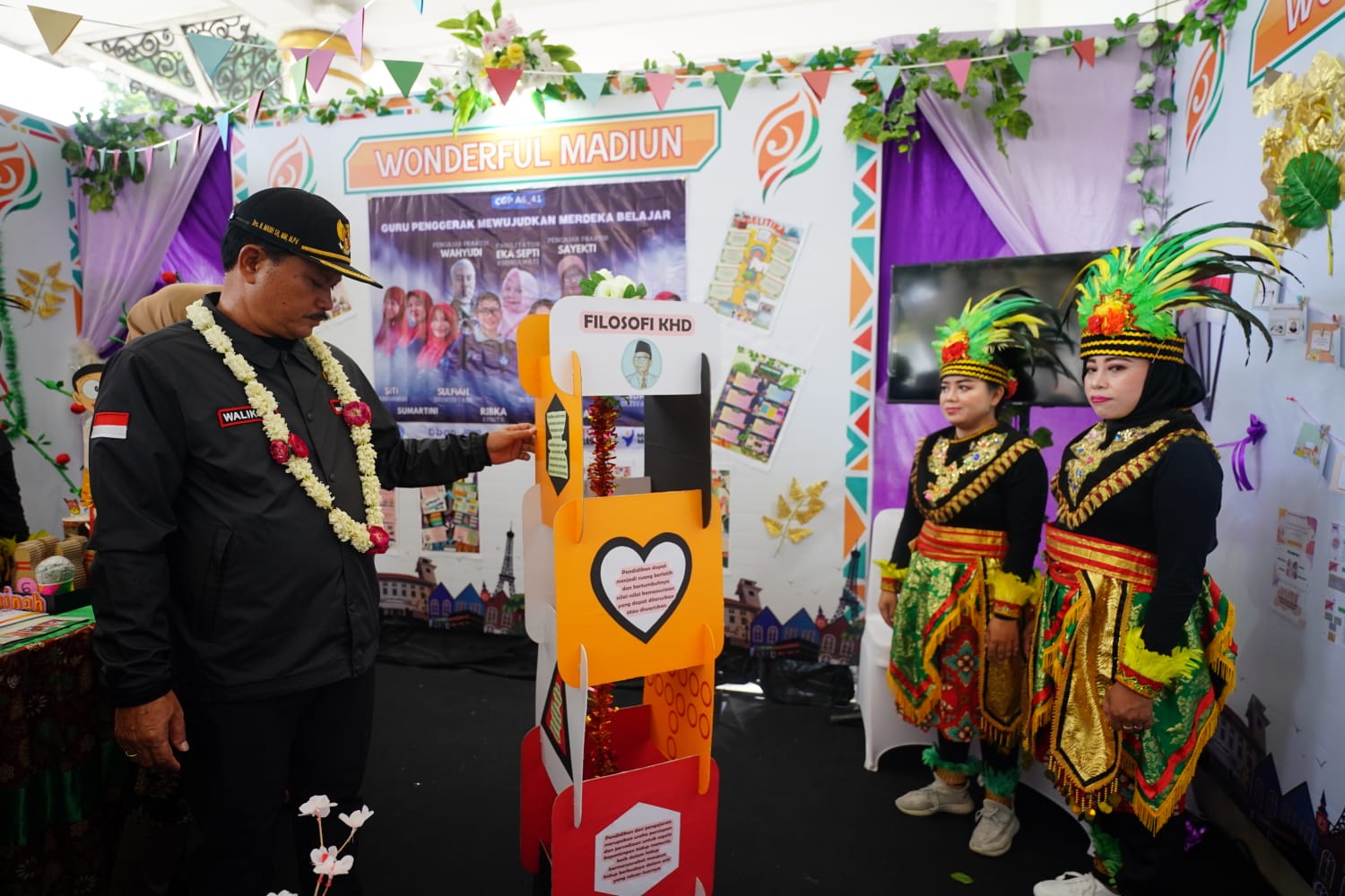 Foto 3 dari 10: Hadiri Pameran Hasil Belajar Calon Guru Penggerak, Wali Kota : Guru Agen Perubahan