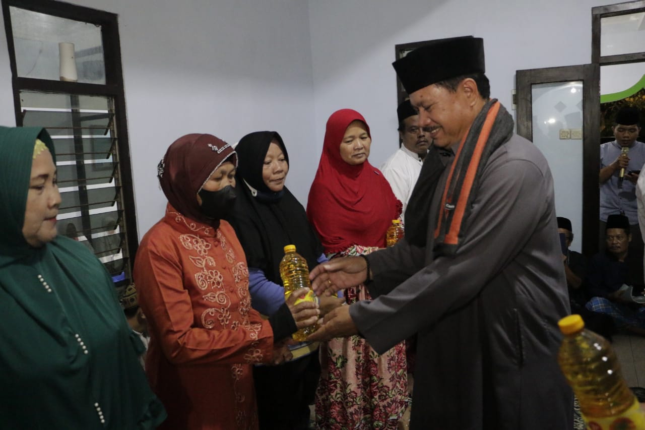 Foto 9 dari 12: Shalat Isya Berjamaah Di Darul Muttaqien, Wali Kota Sampaikan Oleh-oleh Dari Negeri Kincir Angin