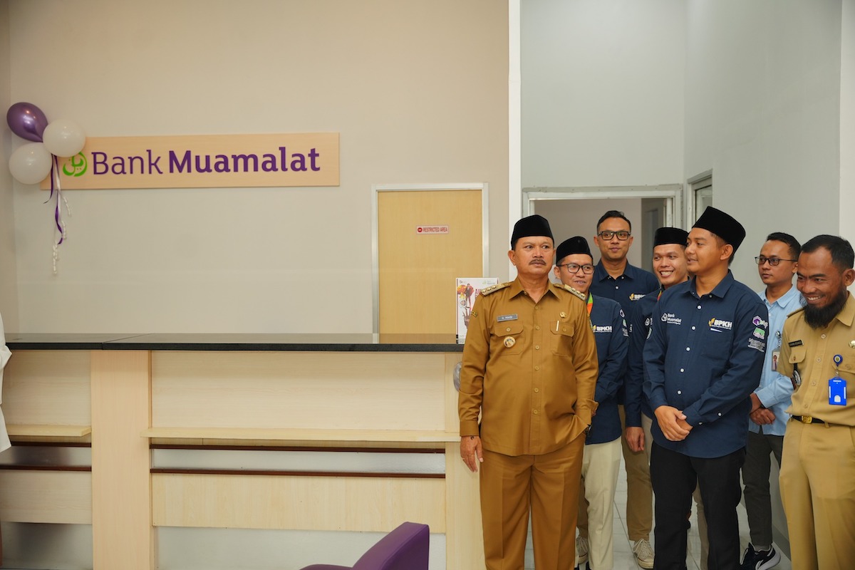 Foto 7 dari 8: Resmikan Gedung Baru Bank Muamalat, Wali Kota Harap Bisa Penuhi Kebutuhan Perbankan Syariah
