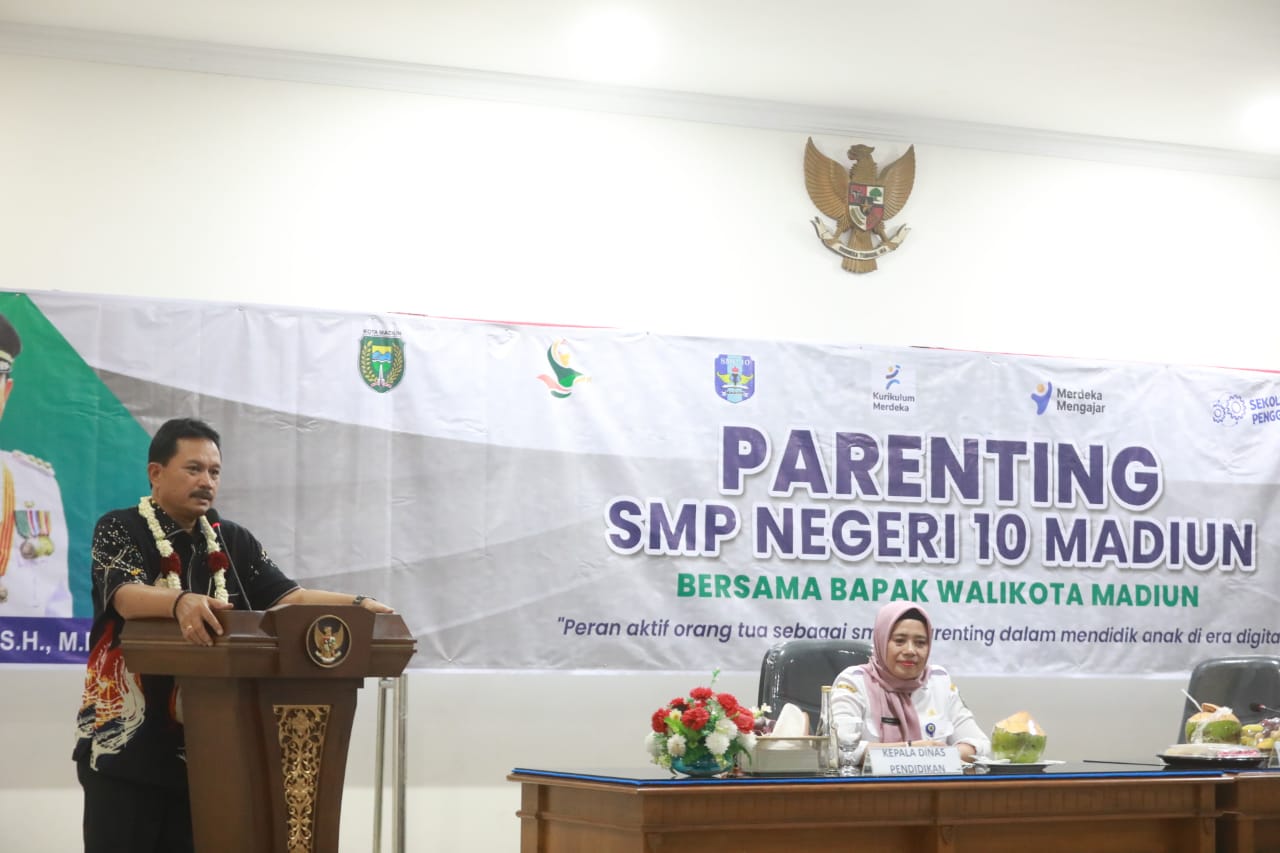 Foto utama berita: Beri Arahan Parenting Bagi Wali Murid SMPN 10, Wali Kota Harap Orang Tua Bantu Wujudkan Generasi Emas 2045