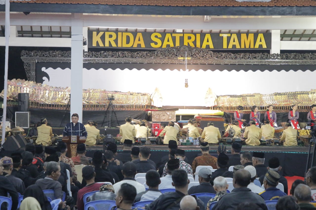 Foto 6 dari 9: Hadiri Pagelaran Wayang Kulit dan Tasyakuran PSHT, Pj Wali Kota Beri Apresiasi