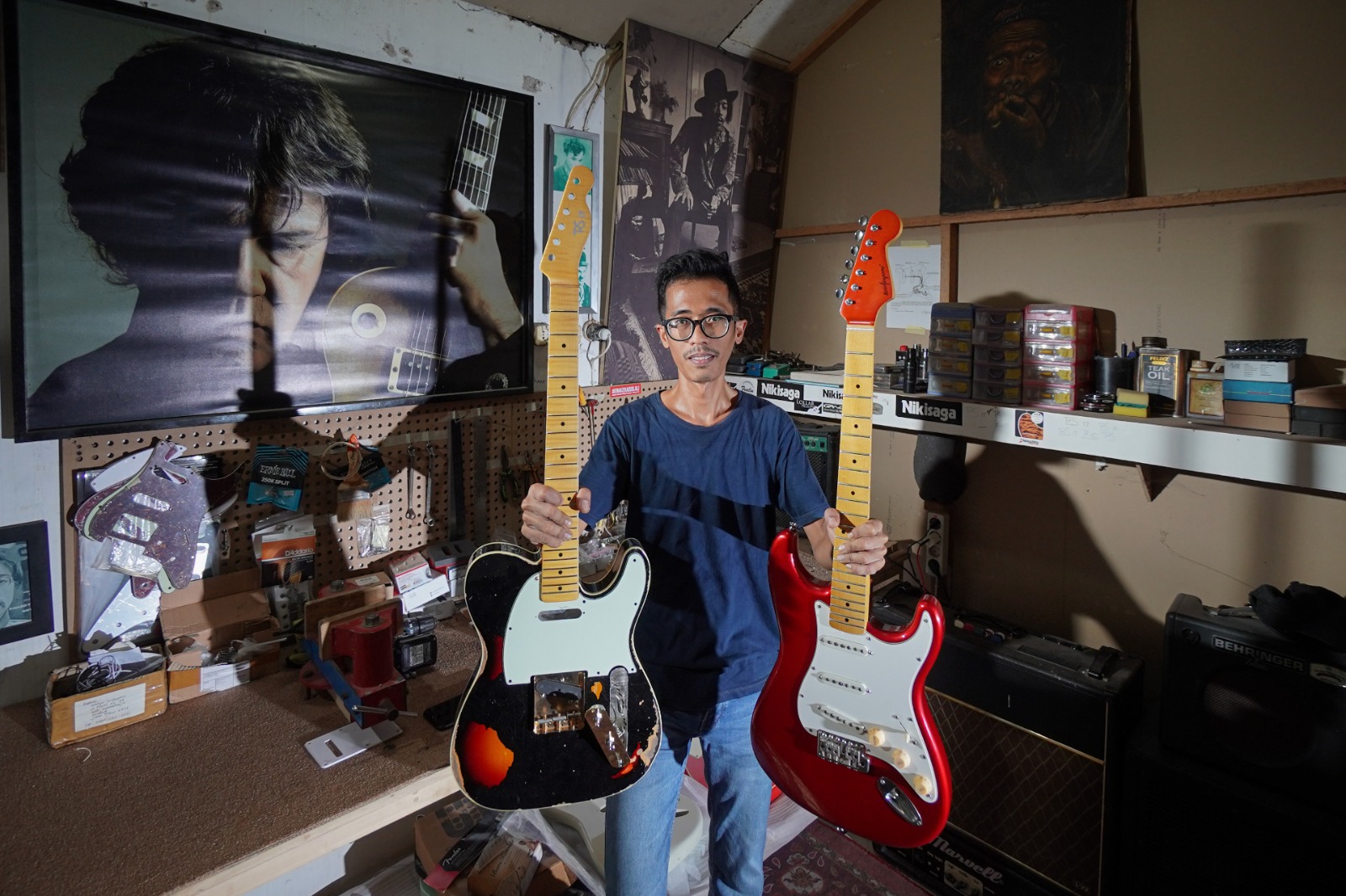 Foto utama berita: Tak Hanya Dipesan Andra Dewa 19, Gitar Buatan Pria Madiun Ini Juga Laris Hingga Mancanegara