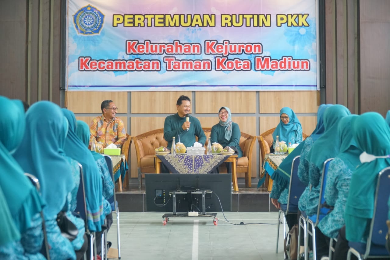 Foto 8 dari 9: Bertemu TP PKK Kelurahan Kejuron, Wali Kota Pesan Perkuat Sinergi