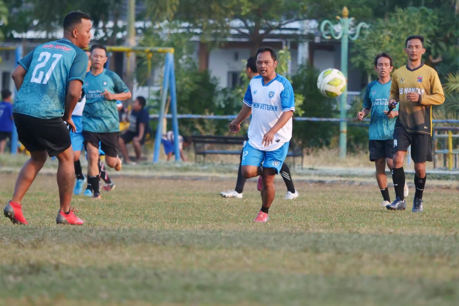 Foto 2 dari 9: Laga Final Turnamen Sepak Bola Piala DPRD Kota Madiun Besok Sore, Armaya: Dijamin Seru Sejak Menit Awal
