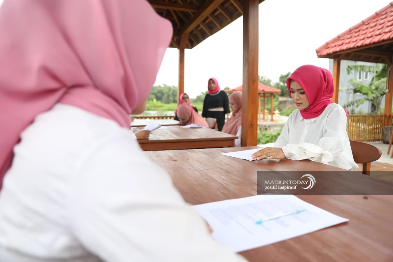 Foto 14 dari 17: Dorong Peningkatan Usaha Syariah, IPEMI Kota Madiun Gelar Pemilihan Duta Muslimah Preneur 2023