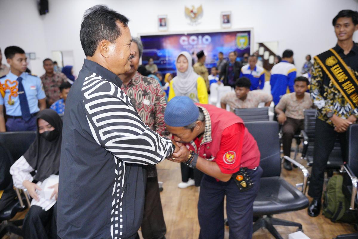 Foto 7 dari 8: Sarasehan HUT LPPL Radio Suara Madiun, Wali Kota: Jangkauan Pendengar Radio Harus Semakin Diperluas