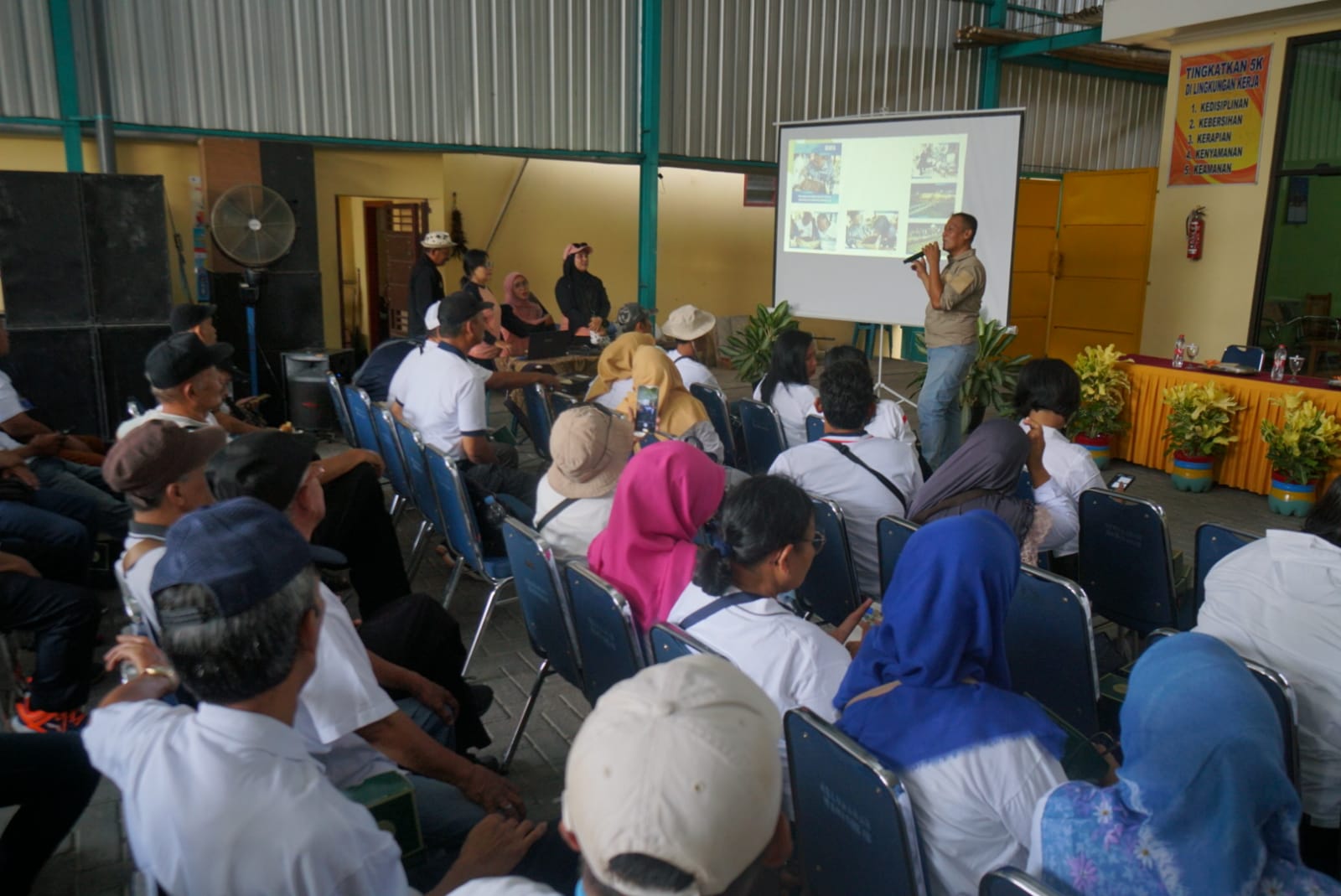 Foto 4 dari 11: Terima Kunjungan Studi Banding Dari Surakarta, Ketua TP PKK Paparkan Proklim Di Kota Pendekar
