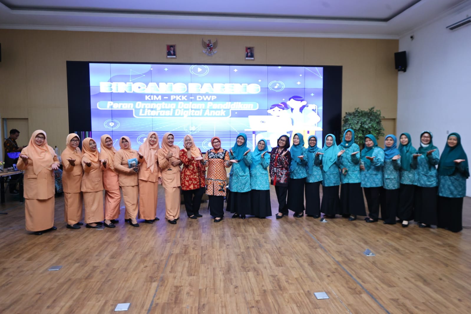 Foto 9 dari 9: Gelar Sarasehan, Wali Kota Ingatkan Peran Penting Orang Tua Dalam Pendidikan Literasi Digital Anak