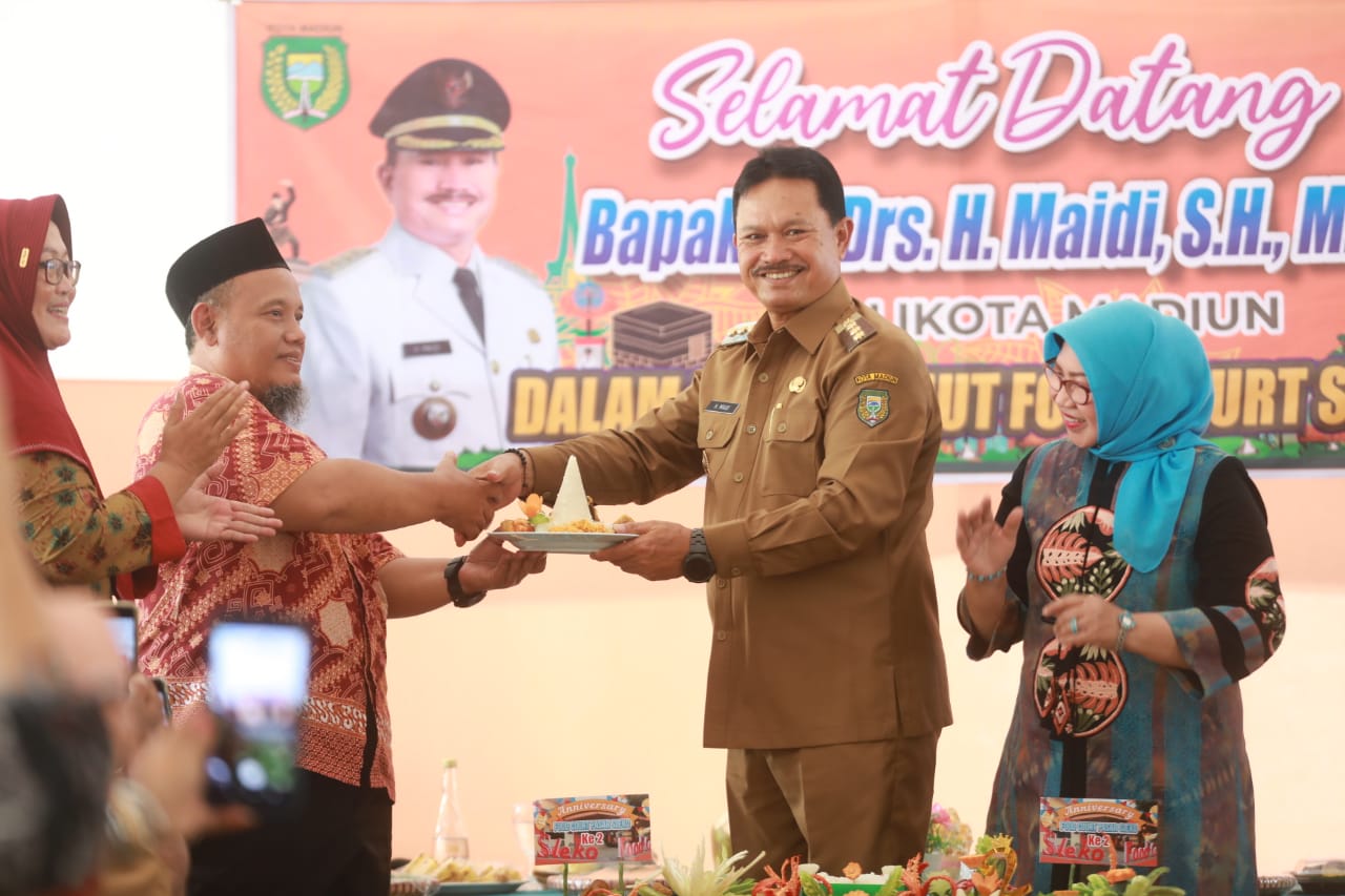 Foto 7 dari 9: Tasyakuran Dua Tahun Foodcourt Pasar Sleko, Wali Kota Pesan Jaga Kerukunan