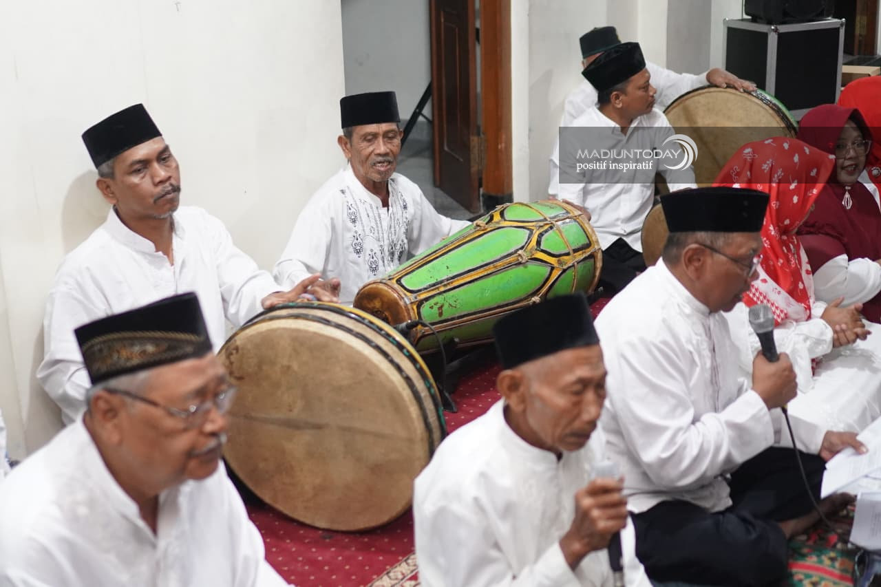 Kesenian Klasik Gembrungan Hidupkan Malam Manggulan Grebeg Maulud Kota Pendekar
