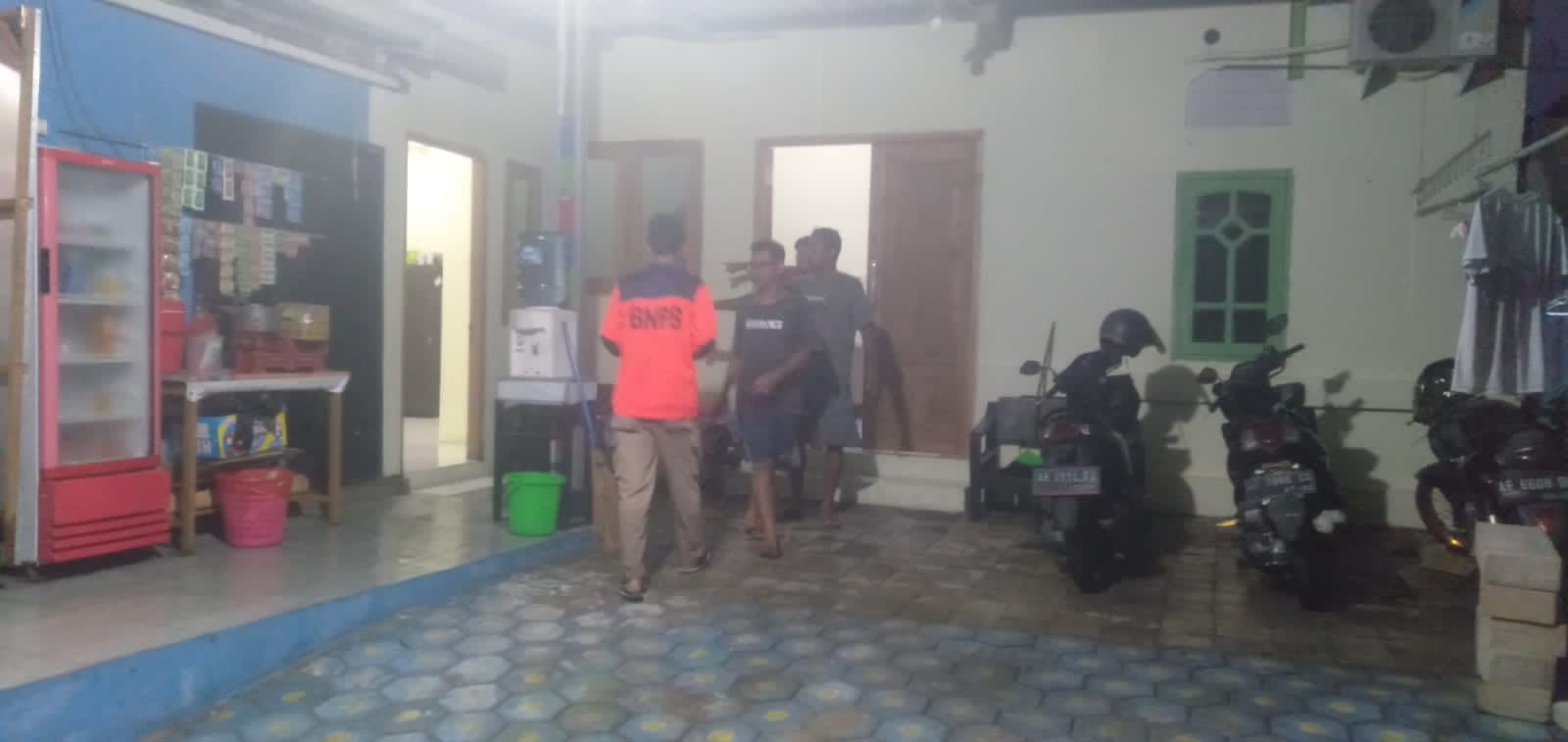 Foto 4 dari 5: Muncul Genangan Akibat Curah Hujan Tinggi, Tak Lebih Satu Jam Sudah Surut Kembali