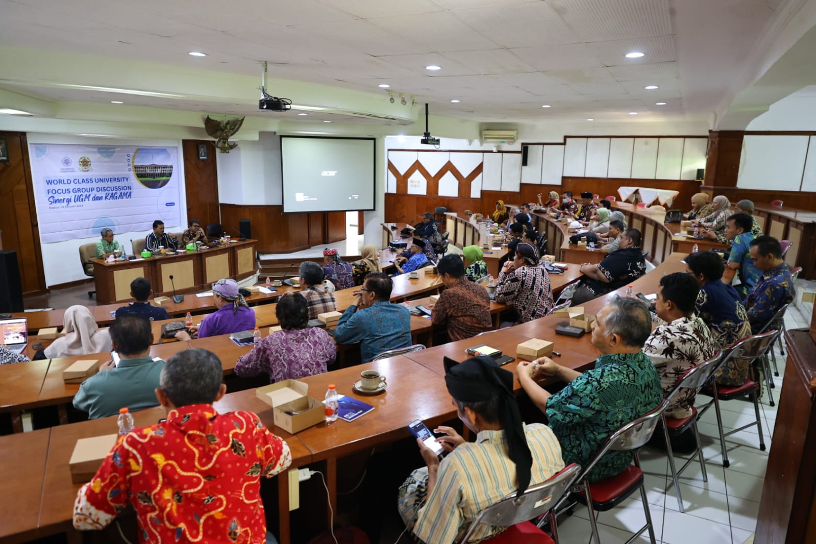 Foto 1 dari 6: Buka World Class University Focus Group Discuss Bersama Kagama, Wali Kota Sampaikan Pentingnya Pendidikan Agar Tak Jadi Korban Perubahan