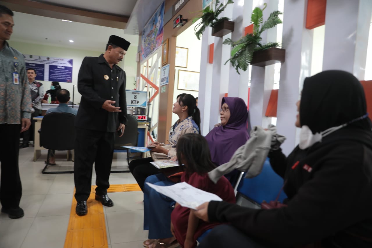Foto 6 dari 10: Pembinaan Pegawai Dukcapil, Wali Kota: Dukcapil Pelayanannya Bukan Jam Kerja, Tetapi Hasil Kerja