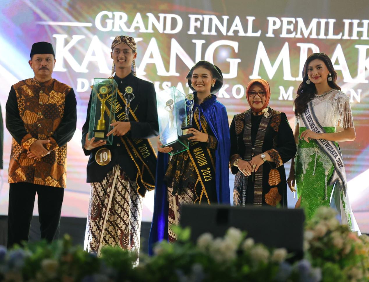 Foto 1 dari 7: Kakang dari Unmer-Mbakyu dari SMADA, Berikut Pemenang Pemilihan Duta Wisata Kakang-Mbakyu 2023