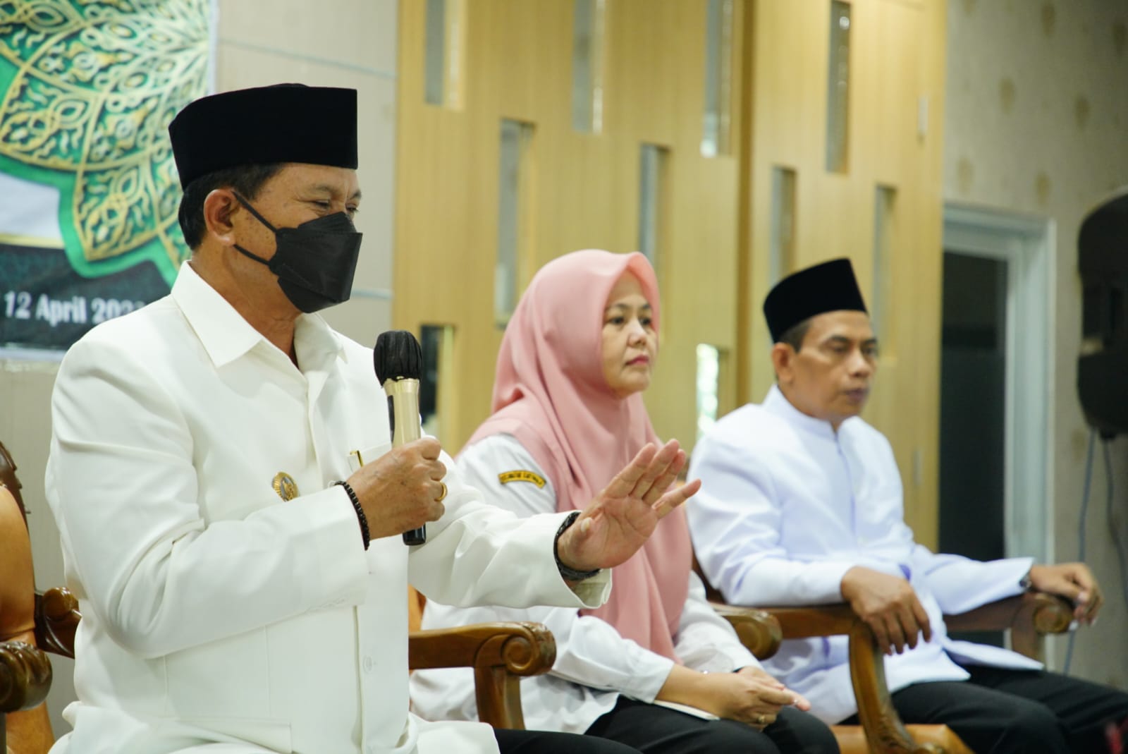 Foto 3 dari 8: Gelar Pembinaan Bagi Perangkat Kelurahan dan Kecamatan Kartoharjo, Wali Kota Harap Perkuat Sinergi