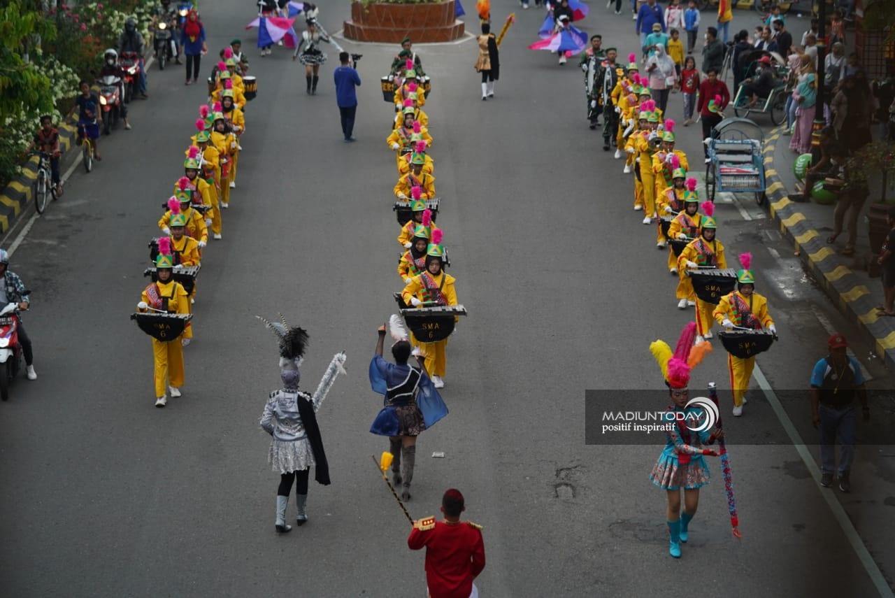 Foto 4 dari 11: Mendung Bukan Halangan, Parade Senja Tetap Jadi Pilihan
