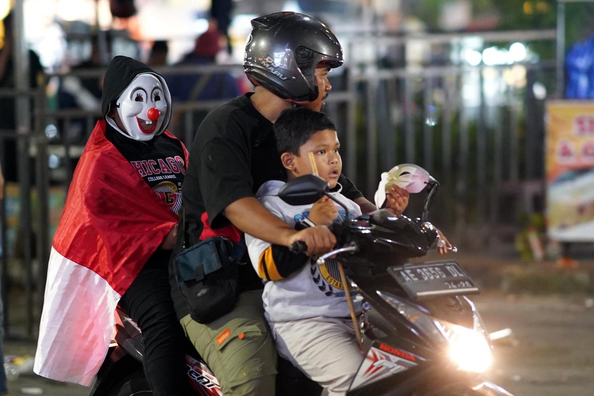 Foto 19 dari 19: Dukungan Tak Pernah Padam, Meski Kembali Menelan Kekalahan