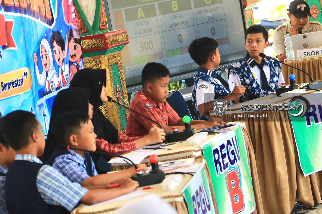 Foto 1 dari 10: Adu Cepat Tepat di Final LCC, Asah Pengetahuan dan Kepercayaan Diri Siswa
