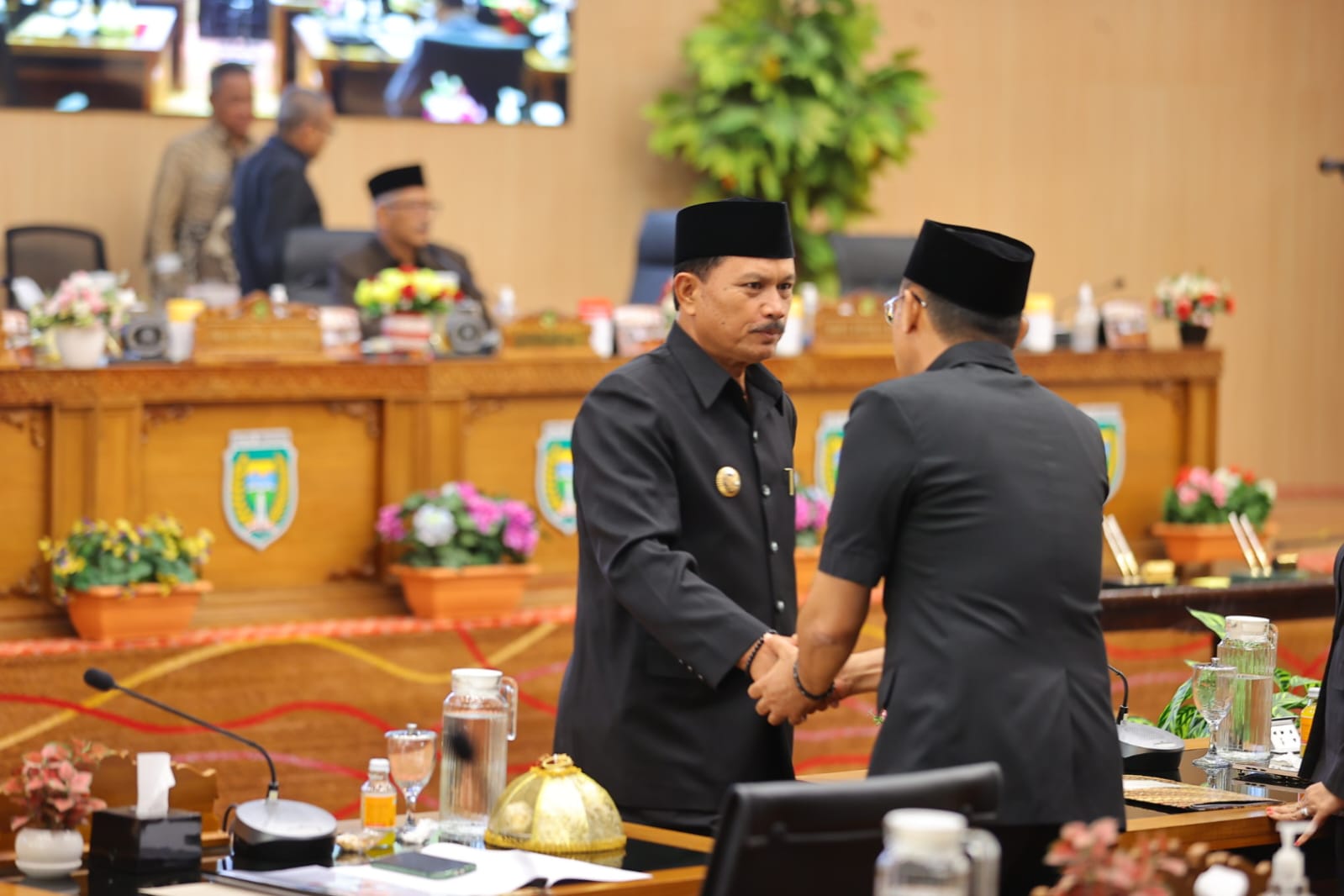 Foto 8 dari 8: Rapat Paripurna Lagi, Eksekutif-Legislatif Setujui Dua Raperda Sekaligus