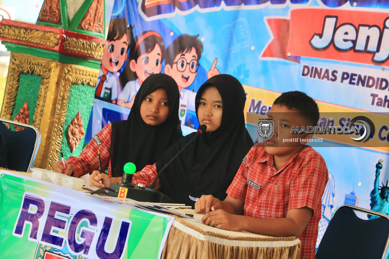 Foto 9 dari 10: Adu Cepat Tepat di Final LCC, Asah Pengetahuan dan Kepercayaan Diri Siswa