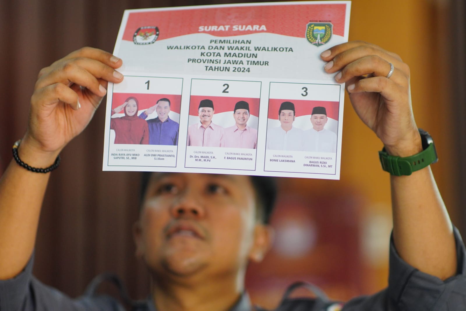 Foto 1 dari 4: Temukan Surat Suara Rusak, KPU Kota Madiun Ajukan Penggantian Ke Penyedia
