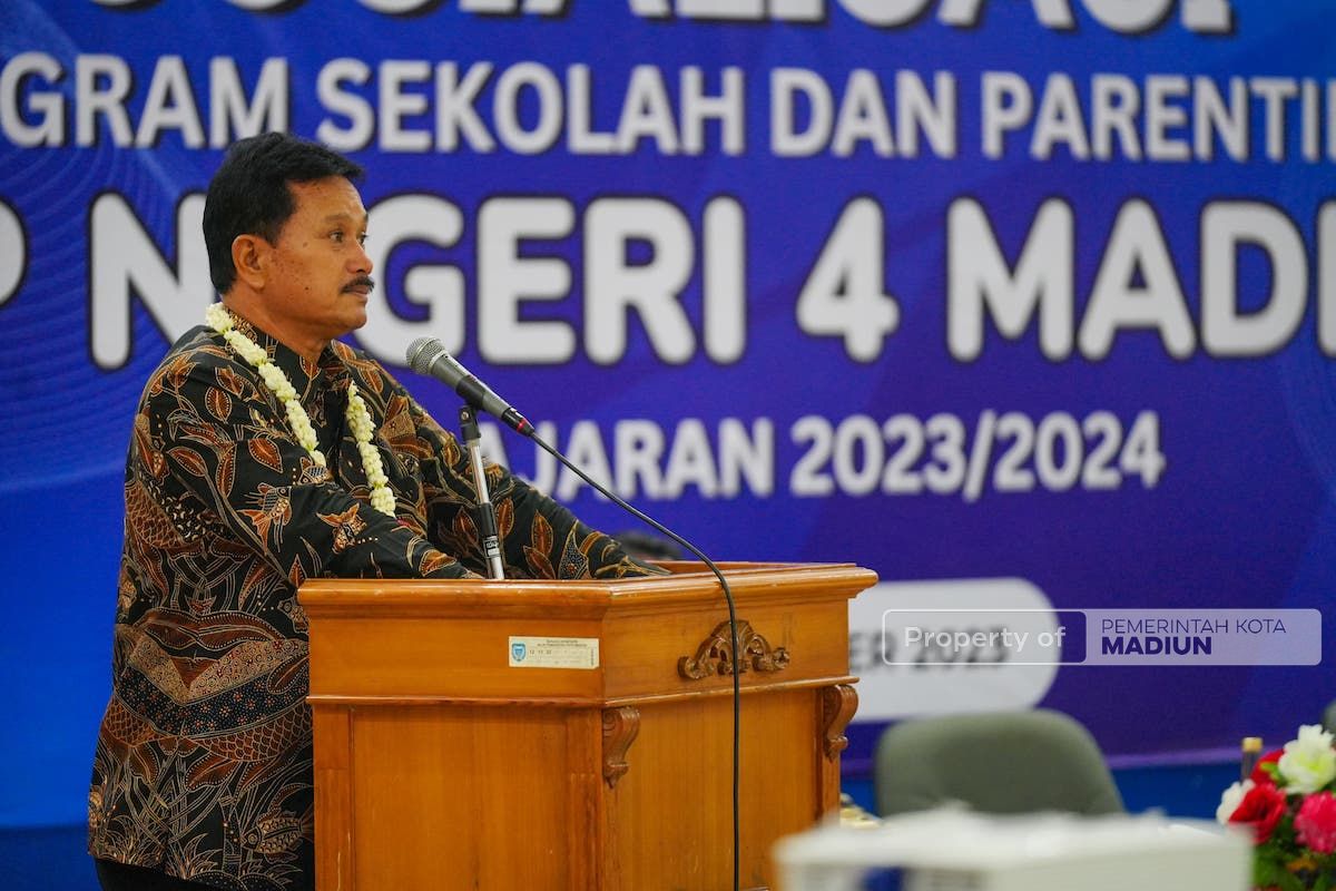 Foto 1 dari 8: Hadiri Sosialisasi Program SMPN 4 Kota Madiun, Wali Kota: Kita Harus Siapkan Generasi Emas 2045 Mulai Sekarang