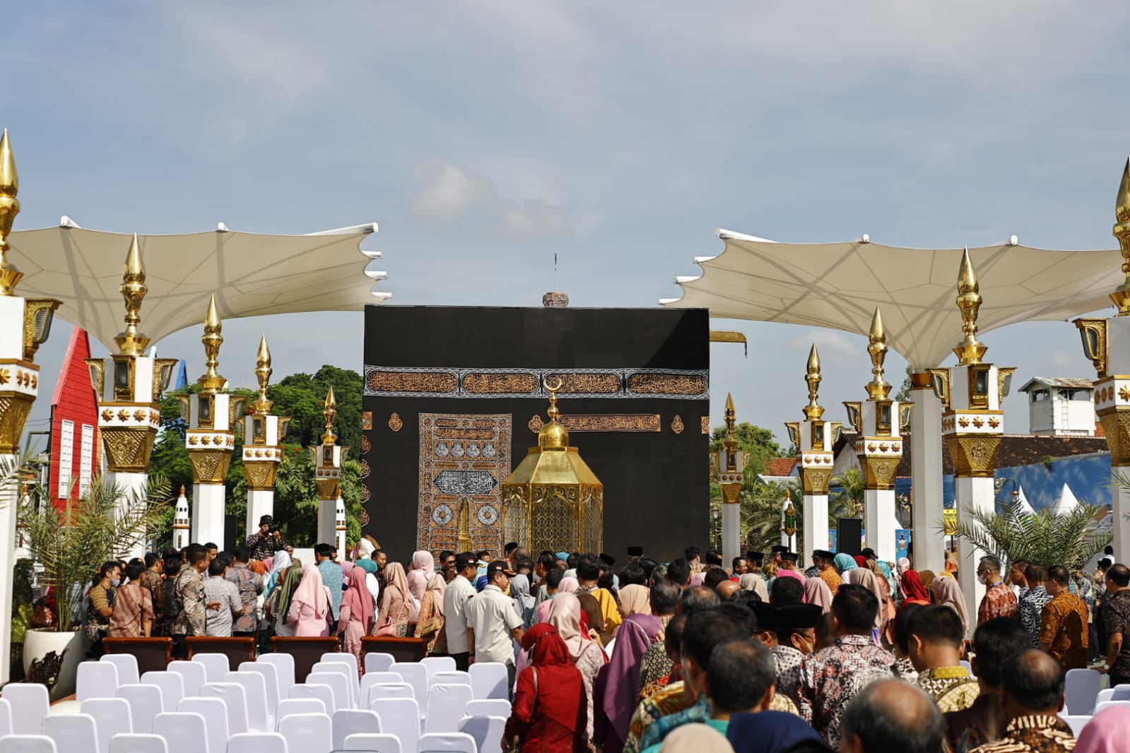 Foto 6 dari 9: Gelar Halal Bihalal Di Depan Replika Ka’bah, Wali Kota : PRC Terbuka Untuk Kegiatan Masyarakat