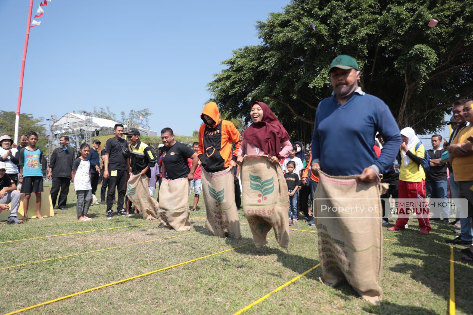 Foto 5 dari 13: Wali Kota Ikuti Kemeriahan Pesta Rakyat IM3 Di Gulun