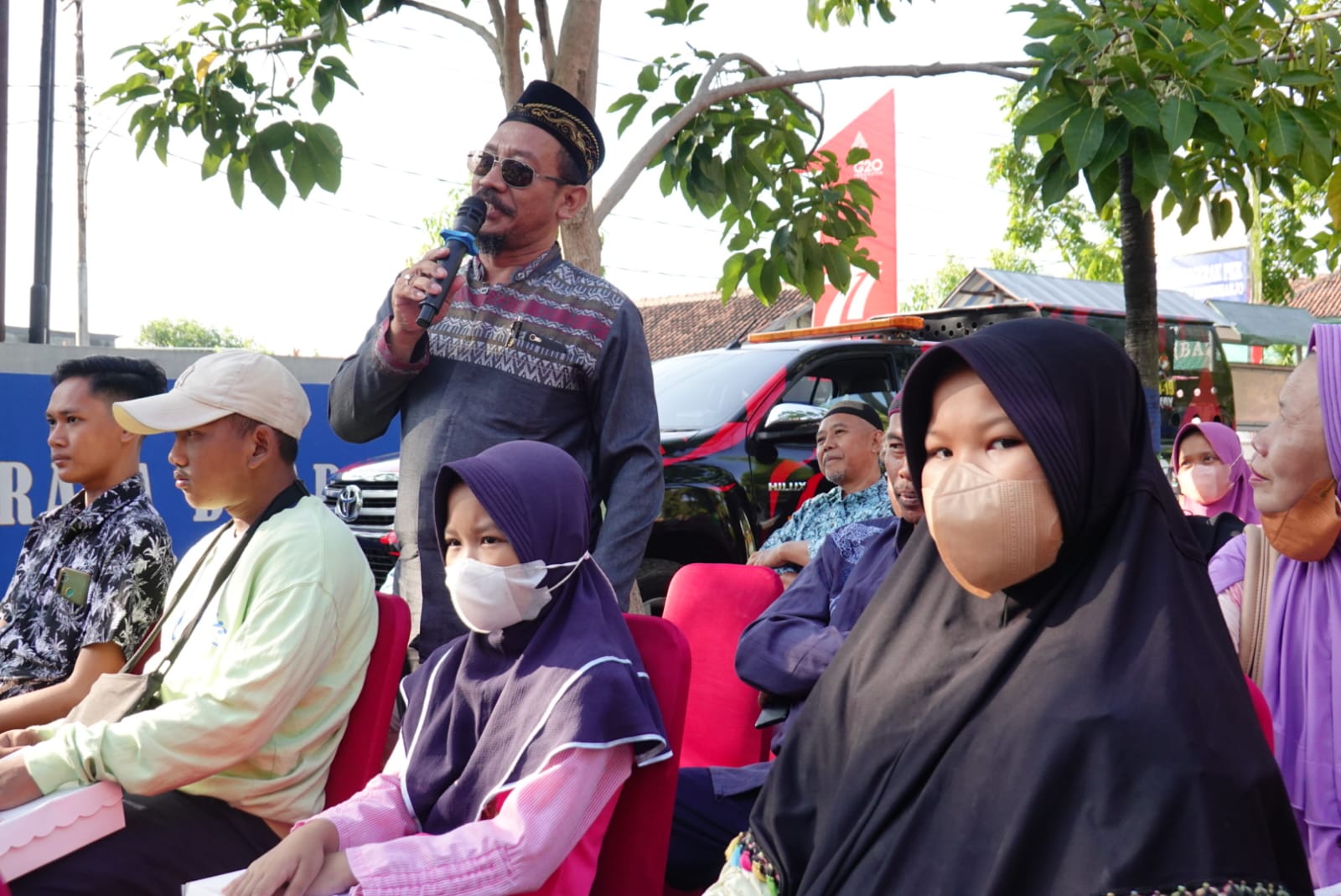 Foto 8 dari 11: Hadiri Kegiatan Bersama Masyarakat, Wali Kota Datangkan Warung Tekan Inflasi