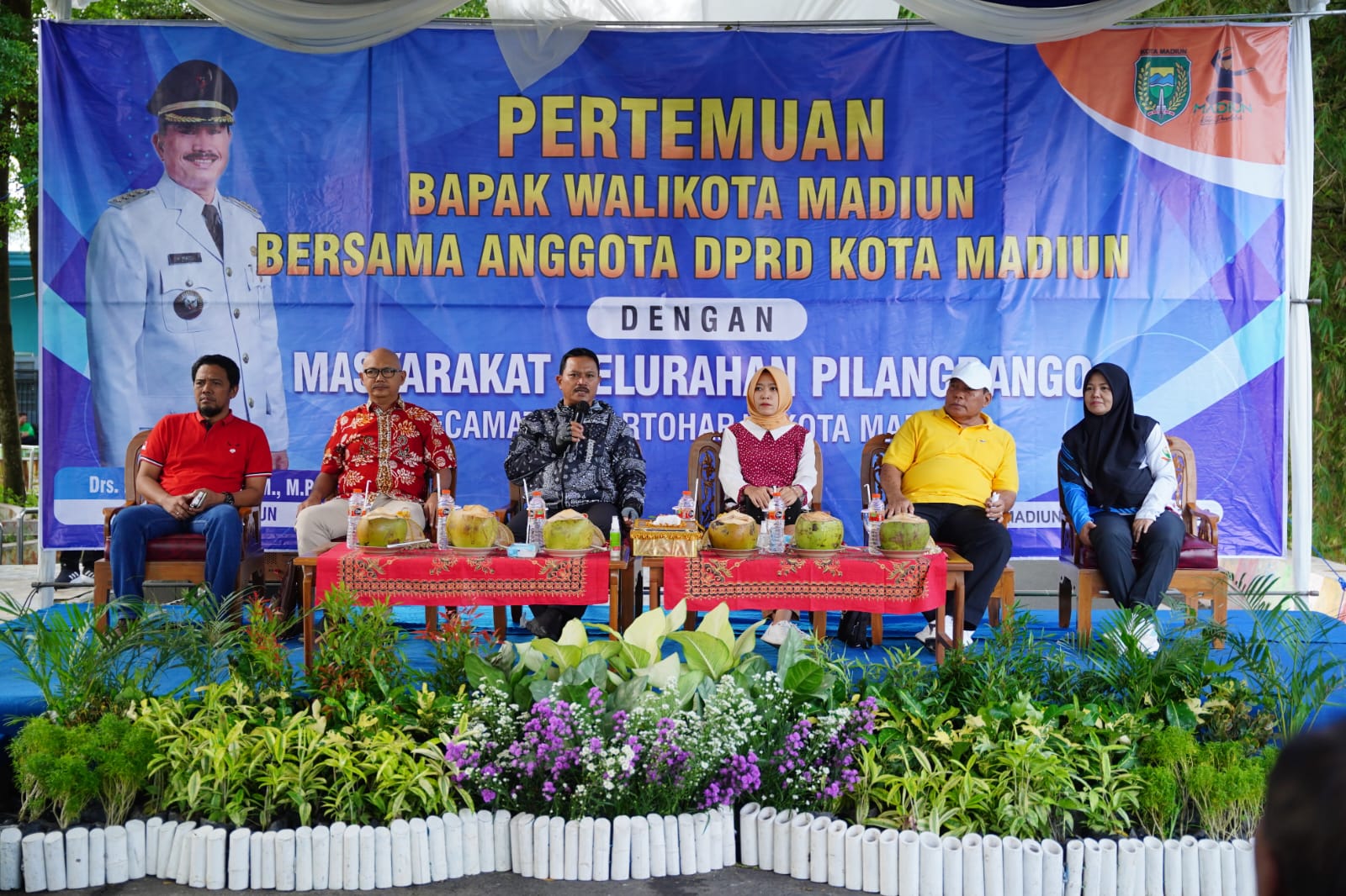 Foto 3 dari 10: Gowes di Tiga Kelurahan, Wali Kota Pastikan Usulan Tepat Sasaran
