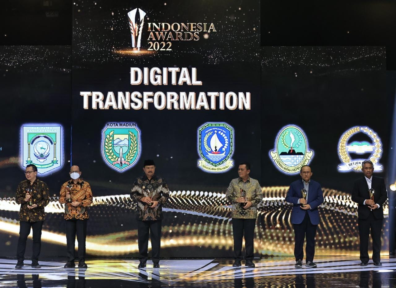 Foto 3 dari 8: Tak Henti Berinovasi Untuk Kemajuan Kota, Wali Kota Maidi Raih Anugerah Indonesia Awards 2022