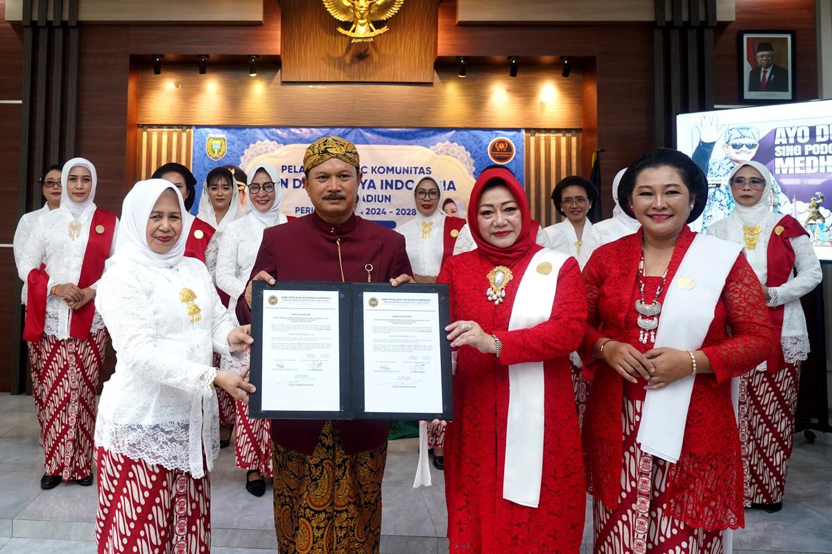 Foto 4 dari 9: Hadiri Pengukuhan KKI DPC Kota Madiun, Wali Kota Beri Pesan Bagi Pengurus